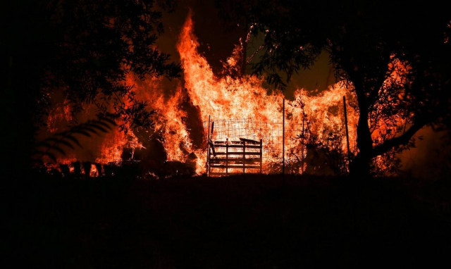 Η Ελλάδα στις φλόγες