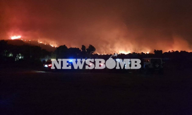 Δήμαρχος Διονύσου: «Κινδυνεύουν σπίτια στο Κρυονέρι και τον Άγιο Στέφανο»