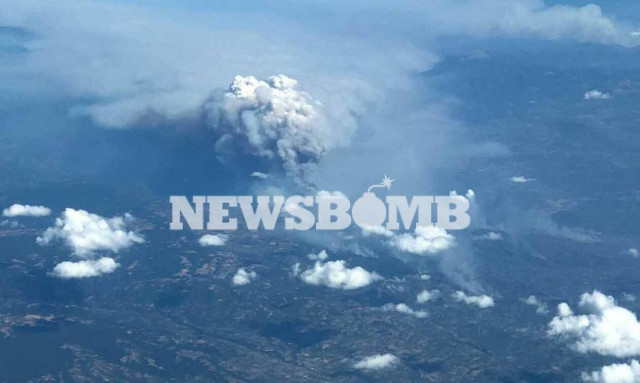 Φωτιά ΤΩΡΑ: Τρόμος και δέος! Η πύρινη κόλαση της Αττικής από ψηλά (pics + vid)
