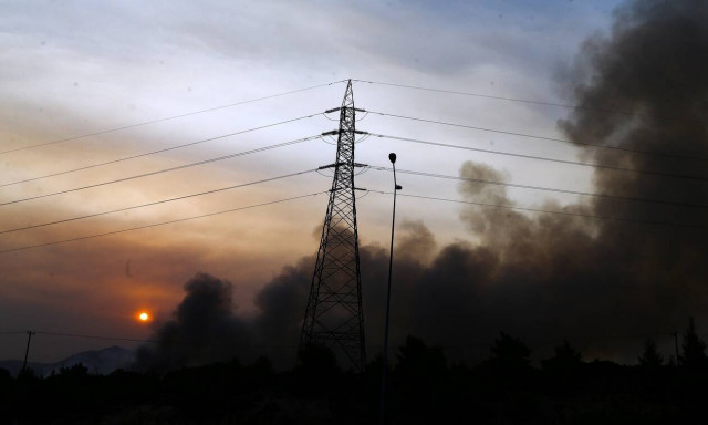 Χωρίς διακοπές ρεύματος η Αττική - Πάνω από 1.000 στύλοι καταστράφηκαν - Ποιοι δεν έχουν ρεύμα