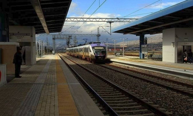 ΤΡΑΙΝΟΣΕ: Αναστολή δρομολογίων λόγω των πυρκαγιών