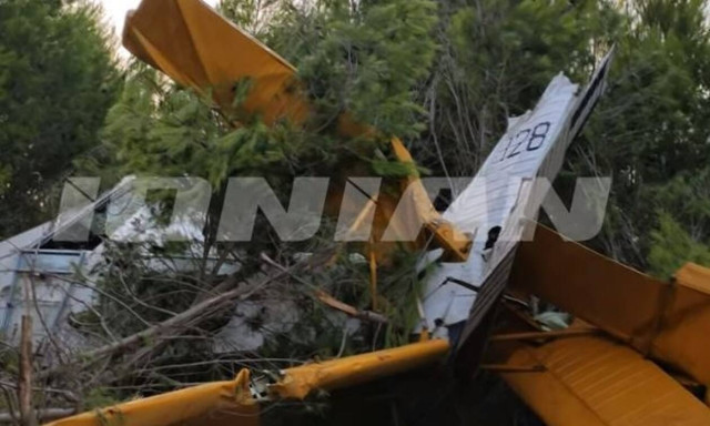 Firefighting pilot bails out before airplane crashes on Zakynthos