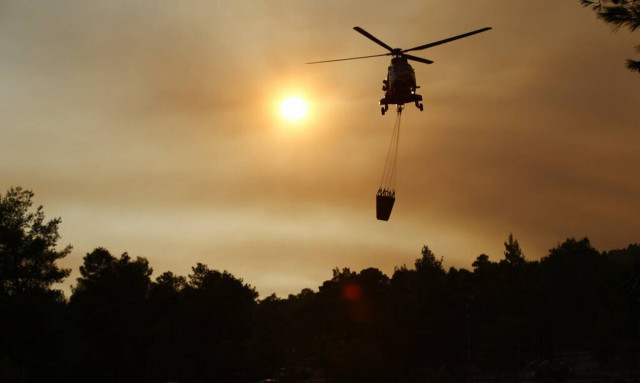 LIVE BLOG - Φωτιά ΤΩΡΑ: Σε πύρινο κλοιό Εύβοια και Ηλεία - Σε ύφεση τα μέτωπα στην Αττική