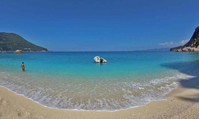 Ιθάκη: Όλες οι αποχρώσεις του μπλε, στις μαγικές Αφάλες