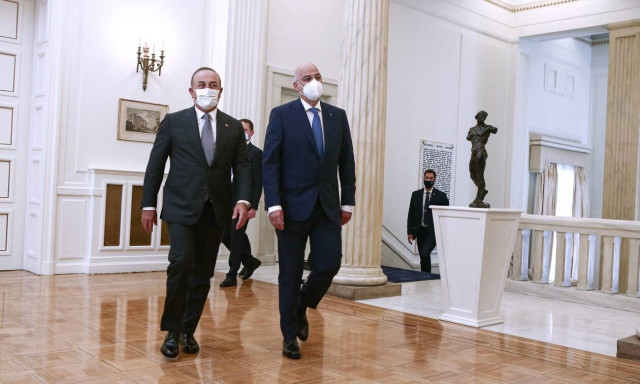 Επικοινωνία Δένδια - Τσαβούσογλου: Οι Τούρκοι στέλνουν δύο πυροσβεστικά αεροπλάνα στην Ελλάδα