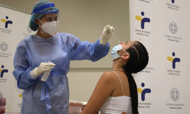 Σε 141 σημεία σε ολόκληρη τη χώρα δωρεάν rapid test την Τρίτη (10/8)