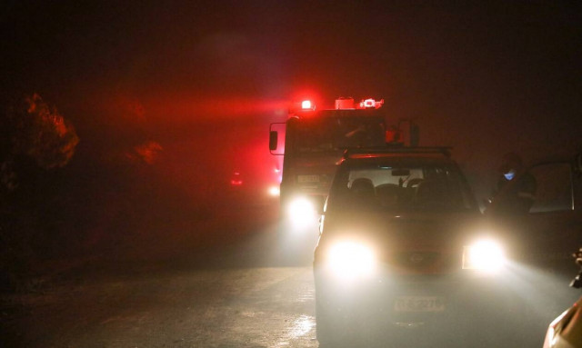 Φωτιά Εύβοια: Aνθρώπινη αλυσίδα για να ανακοπεί το πύρινο μέτωπο - Μάχη να μην φτάσει στην Ιστιαία