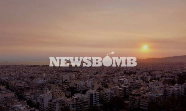 Αποπνικτική η ατμόσφαιρα από τις φωτιές στην Αττική - «Κυκλοφορείτε με μάσκες» λένε οι ειδικοί