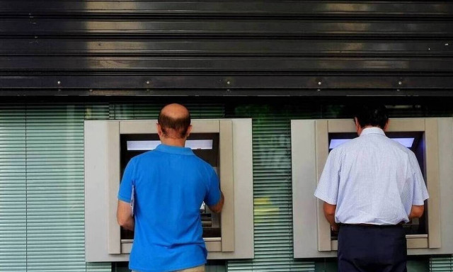 Ασφαλισμένοι του Δημοσίου «τρέχουν» για να συνταξιοδοτηθούν πριν τα 62 