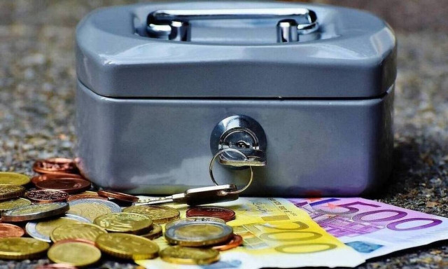 Ξεμπλοκάρουν συντάξεις που είχαν παγώσει λόγω οφειλών