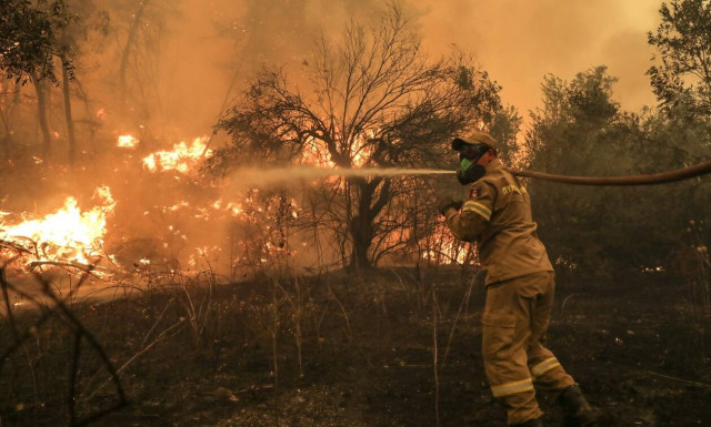 Φωτιές: Αναστολή εισφορών και δόσεων - Όλα τα μέτρα για εργαζόμενους, ανέργους και επιχειρήσεις