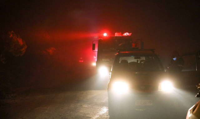 Φωτιά Εύβοια:Συνεχείς αναζωπυρώσεις – Ανησυχία για Ελληνικά, Αγριοβότανο, Ασμήνι, Γαλατσώνα, Αβγαριά