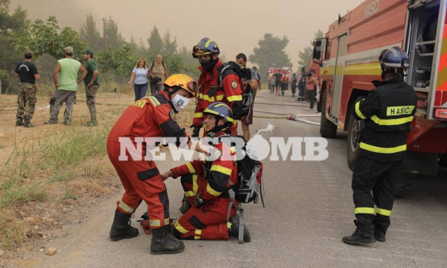 Φλέγεται η Εύβοια: Οι υπεράνθρωπες προσπάθειες των πυροσβεστών -Συγκλονιστικές εικόνες του Newsbomb.