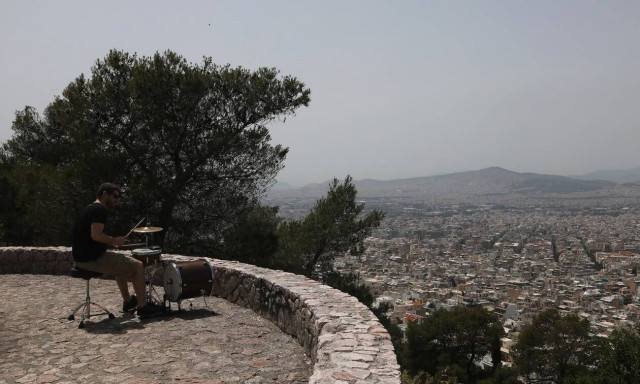 Καιρός: Μαζί με τον καύσωνα έρχεται και σκόνη από τη Σαχάρα – Η προειδοποίηση του Σάκη Αρναούτογλου