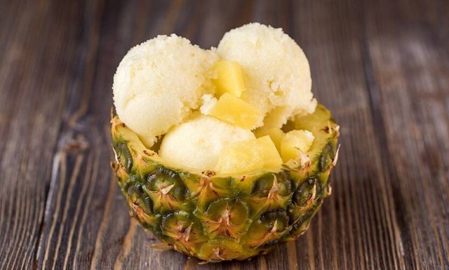 Σορμπέ ανανά - Εύκολη συνταγή του Άκη Πετρετζίκη
