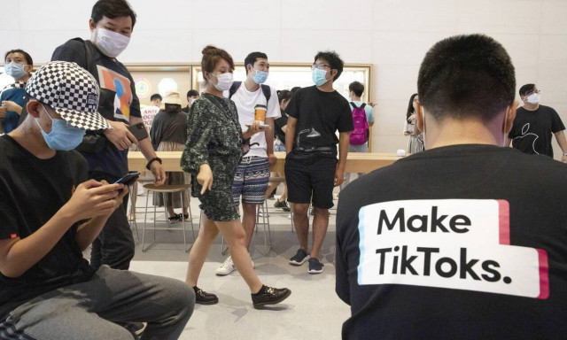 TikTok: Η εφαρμογή που ξεπέρασε ακόμα και το Facebook σε downloads το 2020