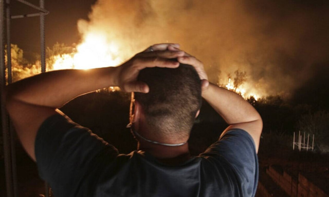 Αλγερία: Τουλάχιστον 65 άνθρωποι, ανάμεσά τους 28 στρατιώτες, έχουν χάσει τη ζωή τους στις πυρκαγιές