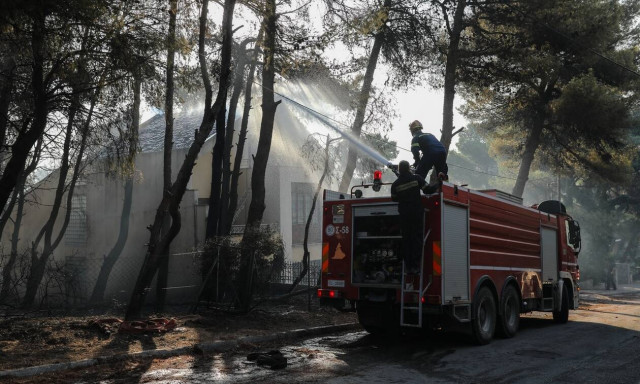 Φωτιές στην Ελλάδα: Αυτά ειναι τα κύρια μέτωπα - Πόσες δυνάμεις επιχειρούν