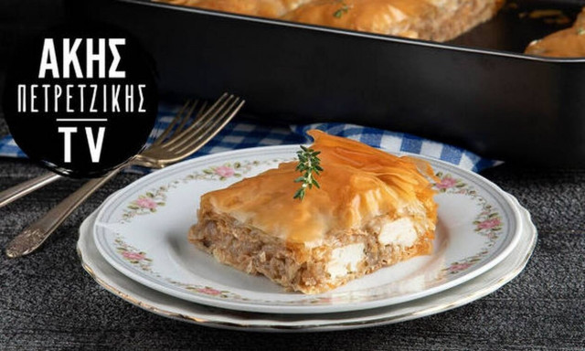 Κρεμμυδόπιτα: Πεντανόστιμη συνταγή από τον Άκη Πετρετζίκη