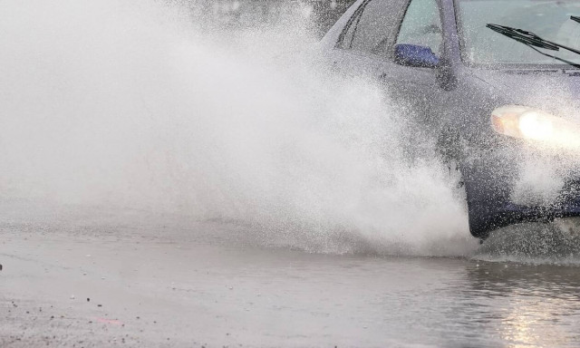 Ισχυρές βροχοπτώσεις σαρώνουν τη βόρεια Τουρκία: Πλημμύρες και κατολισθήσεις