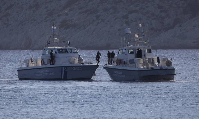 Ναυάγιο στη Μήλο: Σώοι και οι 17 που έπεσαν στη θάλασσα