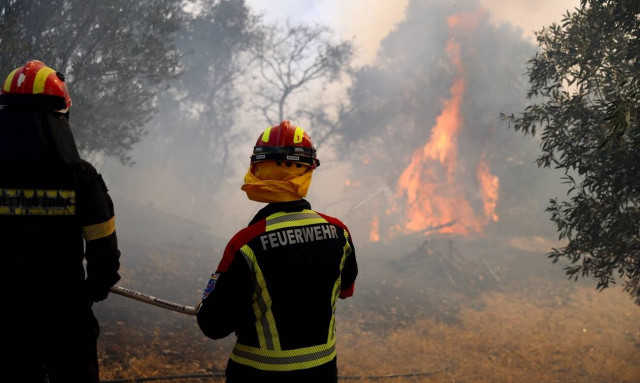 Φωτιά στην Αρκαδία: Μεγάλη αναζωπύρωση στο Νεοχώρι - Πλησιάζουν τα σπίτια οι φλόγες