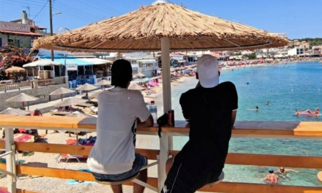 Η παραλία στην Κρήτη που έχει δικό της... μπαλκόνι! (pics)