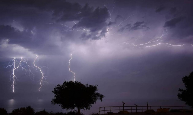 Lighting sets fires in six locations of Mandra, Porto Germeno