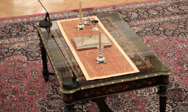 LIVE: Η ορκωμοσία των νέων υπουργών στο Προεδρικό Μέγαρο