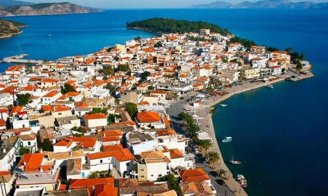 Ερμιόνη: Η μαγευτική χερσόνησος στην άκρη της Αργολίδας, με τα έντονα νησιωτικά χρώματα