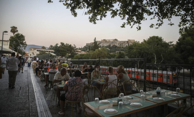 Greece registers 3,270 new coronavirus infections on Sat., 24 deaths; 236 on ventilators