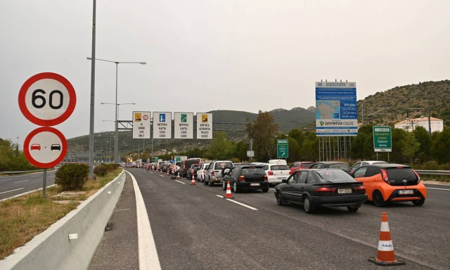 Travellers flock to the ports of Attica for last-minute holidays to the islands