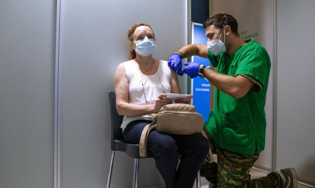 Βασιλακόπουλος: Πόσο μειώθηκαν οι θάνατοι στην Ελλάδα χάρη στο εμβόλιο-Η αλήθεια για το Ισραήλ