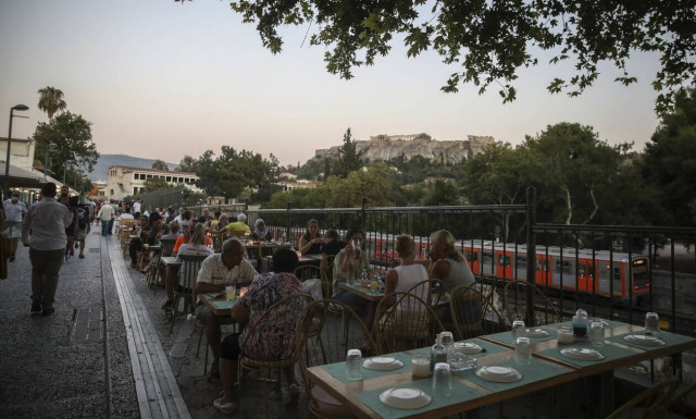 Κρούσματα σήμερα: 3.270 νέα ανακοίνωσε ο ΕΟΔΥ - 24 θάνατοι σε 24 ώρες, στους 236 οι διασωληνωμένοι