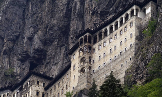 Δεκαπενταύγουστος: Παναγία Σουμελά - Το χριστιανικό μνημείο - σύμβολο του Ποντιακού Ελληνισμού