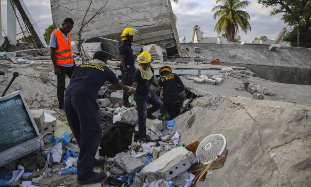 Φονικός σεισμός στην Αϊτή: Τους 1.297 έφθασαν οι νεκροί, πάνω από 5.700 τραυματίες