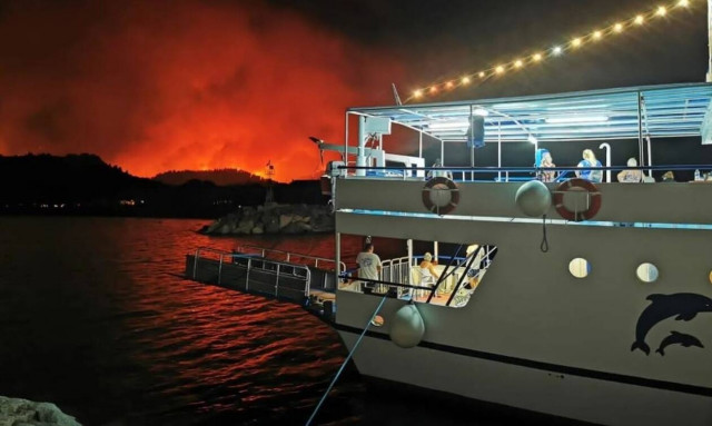 Εύβοια: Συγκλονιστικές περιγραφές καπετάνιου που διέσωσε κατοίκους - «Μια κόλαση φωτιάς»