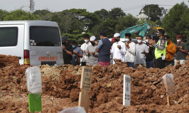 «Καλπάζει» ο κορονοϊός στην Ινδονησία: 1.222 νέοι θάνατοι και σχεδόν 20.813 κρούσματα σε 24 ώρες