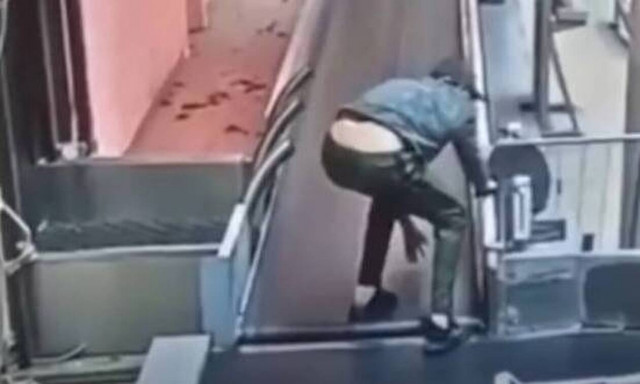 Μεθυσμένος εκπλήρωσε την περιέργεια όλων μας σε αεροδρόμιο: Μπήκε σε κυλιόμενο ιμάντα αποσκευών