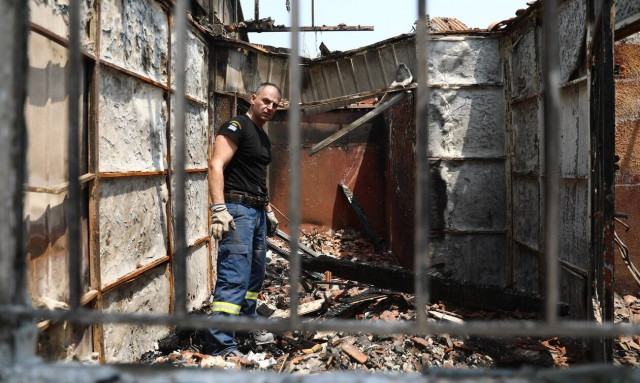 Φωτιά Βαρυμπόμπη: «Κάνω όνειρα μέσα στα κάρβουνα»