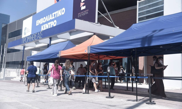 Εμβόλιο κορονοϊού: Τρίτη δόση μόνο σε ειδικές κατηγορίες πολιτών - Τι ισχύει για τον γενικό πληθυσμό