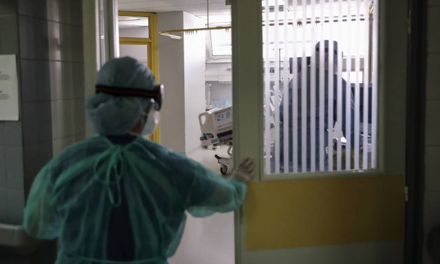 Διευθυντής ΜΕΘ στο ΠΑΓΝΗ: Διασωληνώσαμε μέχρι και 20χρονη, σε λίγες ημέρες θα γεμίσουν τα κρεβάτια