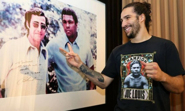 Με όνομα βαρύ σαν ιστορία! Ο εγγονός του Μοχάμεντ Άλι πέτυχε την πρώτη του νίκη (video)