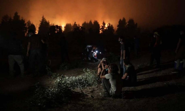 Μέτρα για πυρόπληκτους: Πότε και ποιοι εργαζόμενοι θα πάρουν 718,65 ευρώ