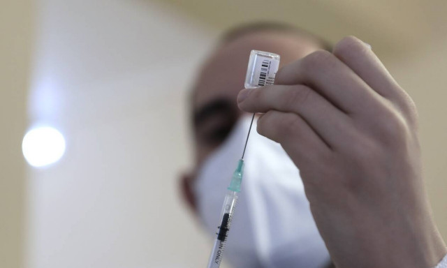 Κορονοϊός: «Κλείδωσε» η τρίτη δόση εμβολίου και στην Ελλάδα – Ποιους αφορά και γιατί