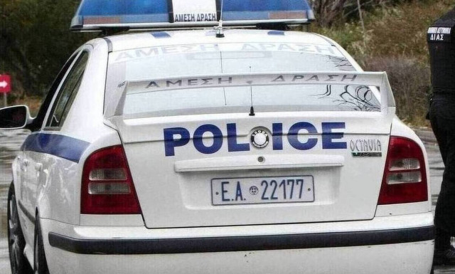 Λάρισα: Άγρια ληστεία - Γυναίκα ήρθε αντιμέτωπη με ληστή που κρατούσε ένα κόκκινο μπουκάλι με υγρό