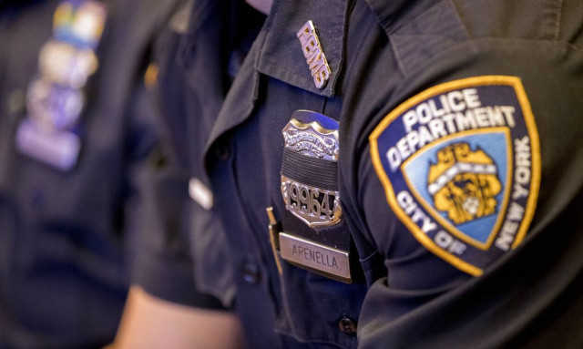 Κορονοϊός - ΗΠΑ: Οδηγία προς τους αστυνομικούς της Νέας Υόρκης - Εμβολιαστείτε ή φορέστε μάσκα