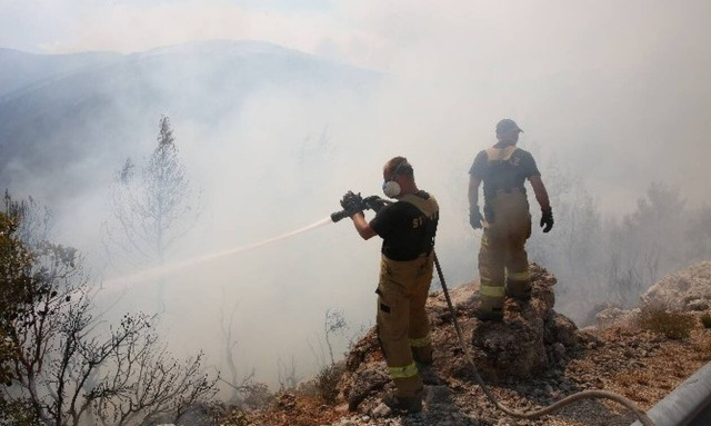 Vilia wildfire reaching villages of Inoi and Panorama