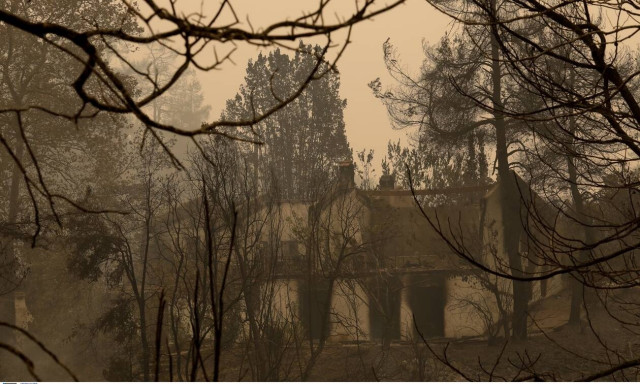 Φωτιές: Ολοκληρώθηκαν οι έλεγχοι στις πληγείσες περιοχές -  412 κτίρια κρίθηκαν ακατάλληλα