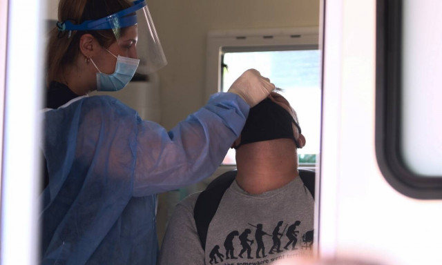 «Καμπανάκι» ΕΚΠΑ:Ο κίνδυνος για νόσηση από κορονοϊό νεαρών ανδρών φαίνεται ότι έχει υποτιμηθεί